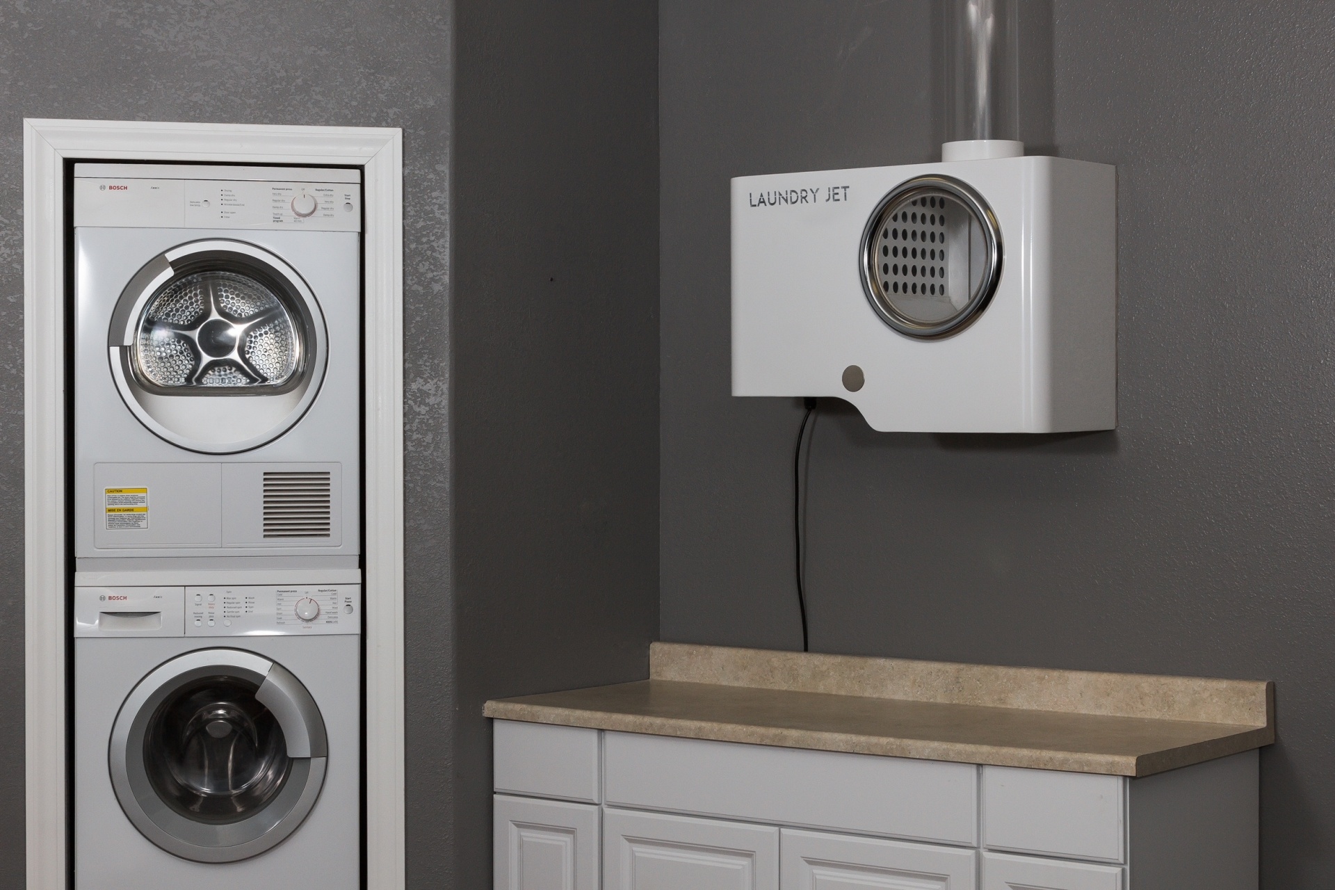Jakie są zalety automatycznych zsypów na pranie? Porównanie Laundry Jet i zwykłych zsypów